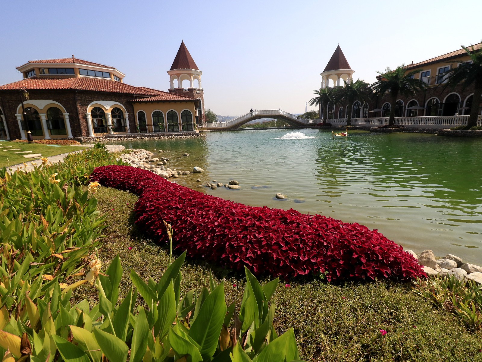 湖北宜都御江南游园区宛如童话世界美如画