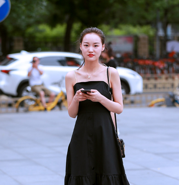 街拍魅力气质美女看起来气场有二米八