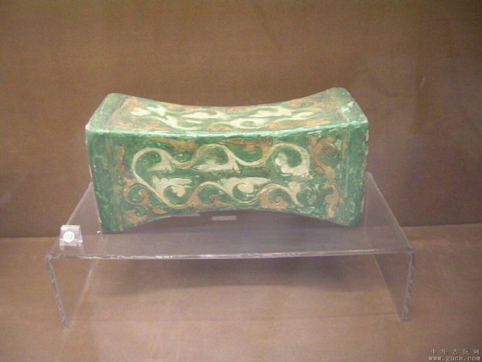 冰冰凉凉的古代瓷枕,夏天睡觉全靠它掉着~所谓“半窗千里月|瓷枕|千里|脑袋_新浪新闻