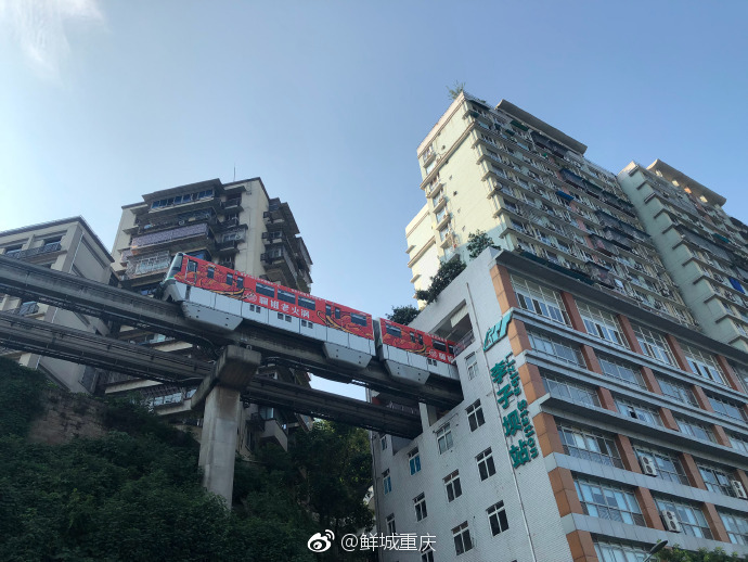 网红重庆实力宠粉!李子坝观景平台开开开开放