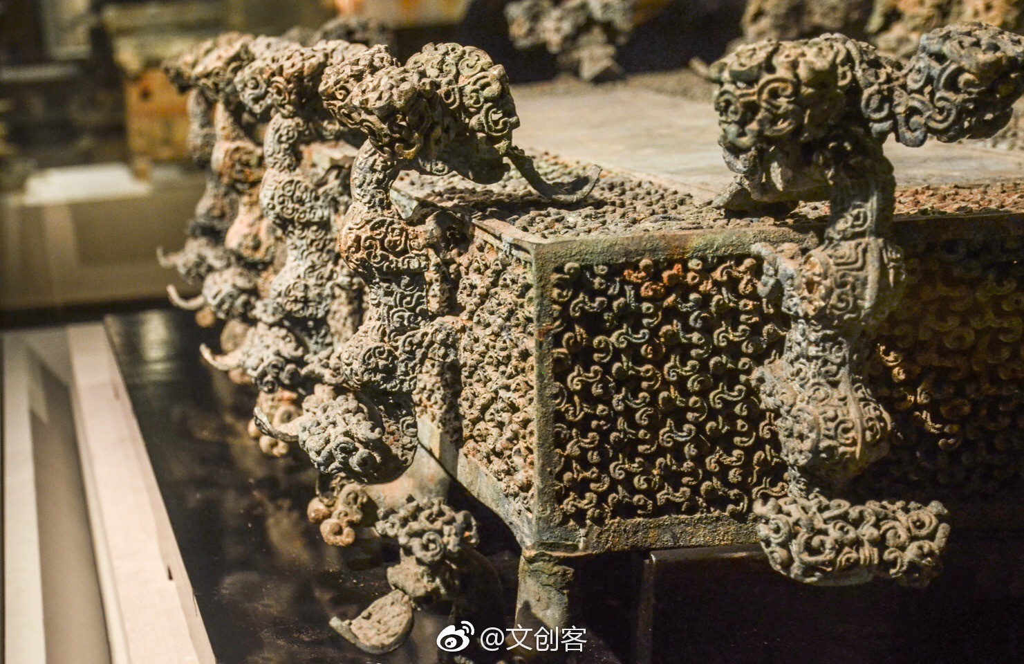 失蜡法,极复杂的青铜铸造工艺.现藏于河南博物馆