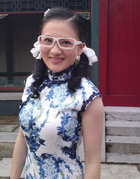 9岁出道,曾是观众最喜爱的童星,如今却转型成主持人