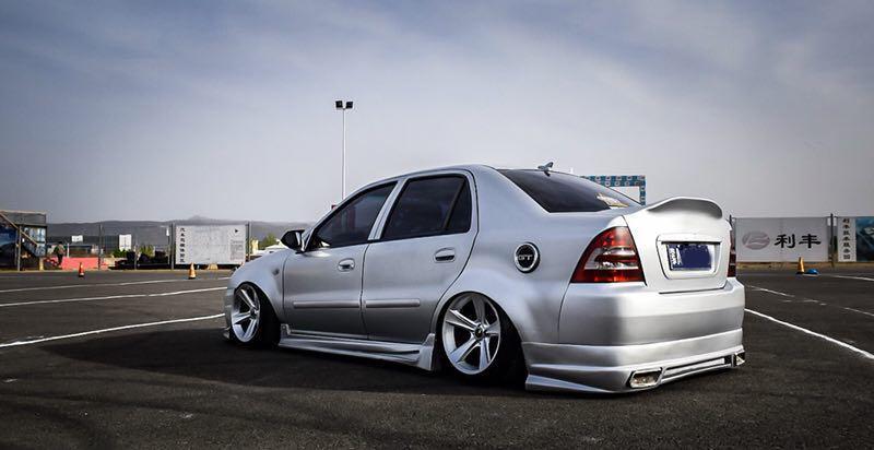 国产车也有高颜值吉利自由舰改装后展示低姿态魅力