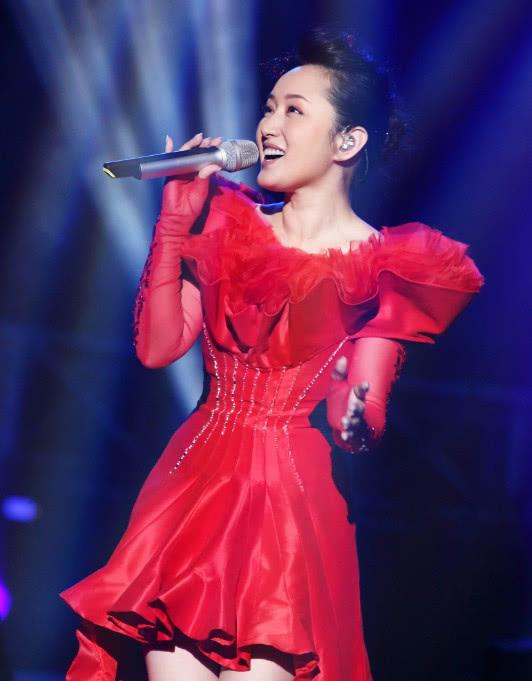 杨钰莹好水嫩胯大到要把裙子撑裂了网友被渣男甩几次都要