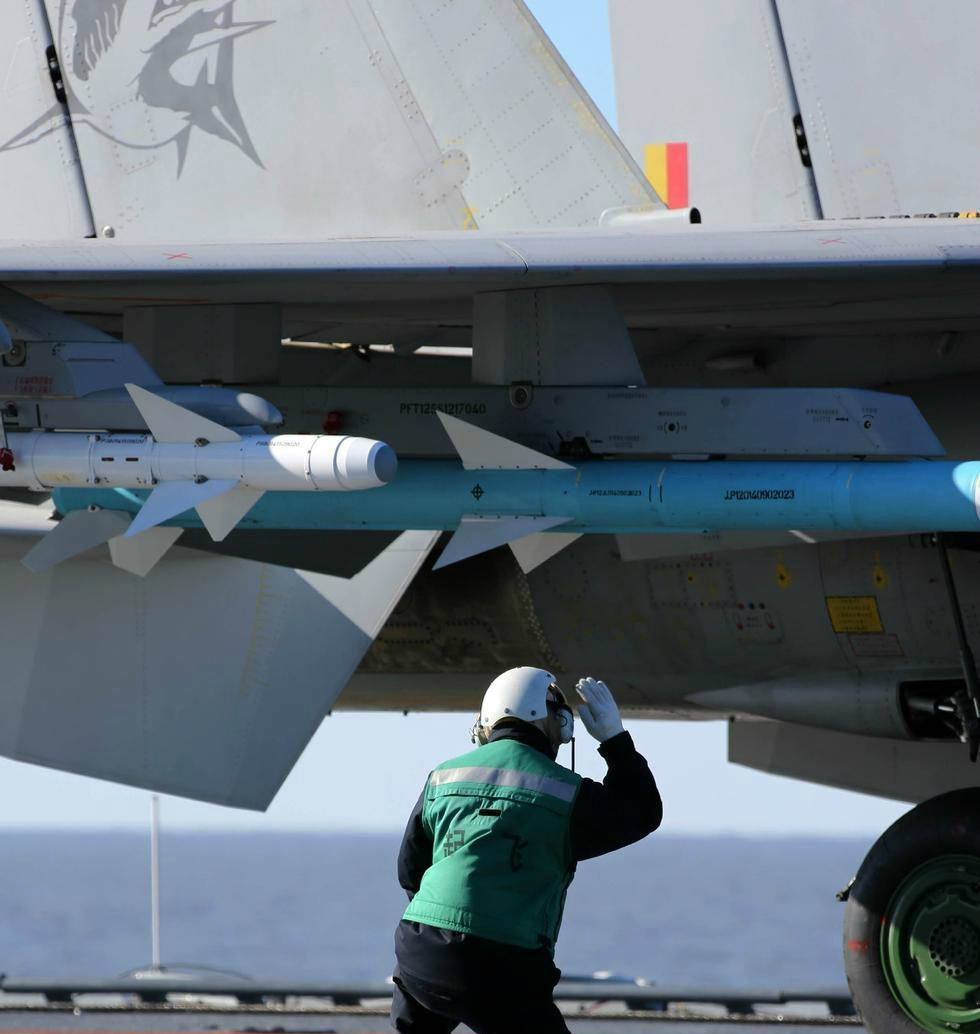 保障中国航母战力,中国航母地勤剪影