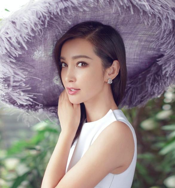 李冰冰杂志大片笑意嫣然温婉娴静