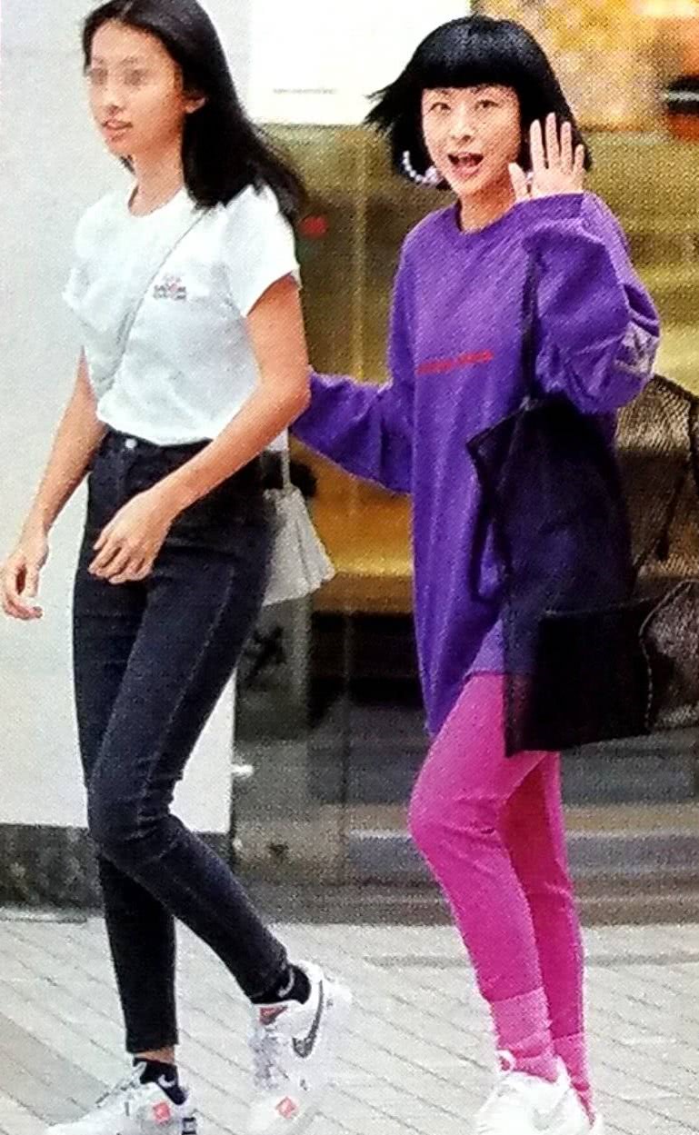 陈奕迅14岁女儿被拍身高超过妈妈徐濠萦