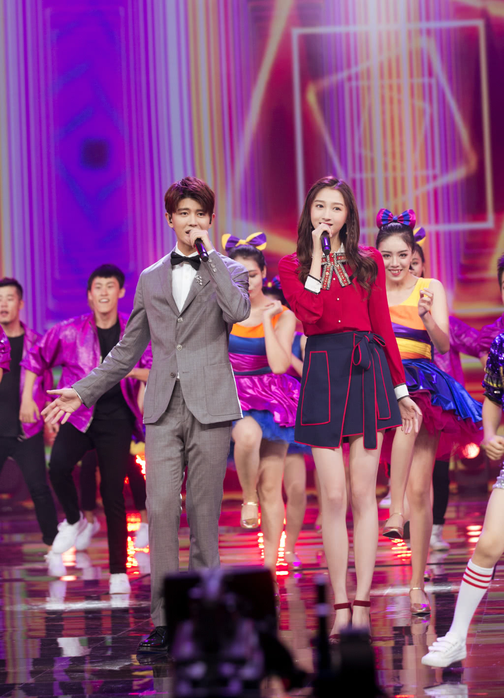 关晓彤貌美!小短裙配上细高跟,终于明白鹿晗为啥这么爱她!