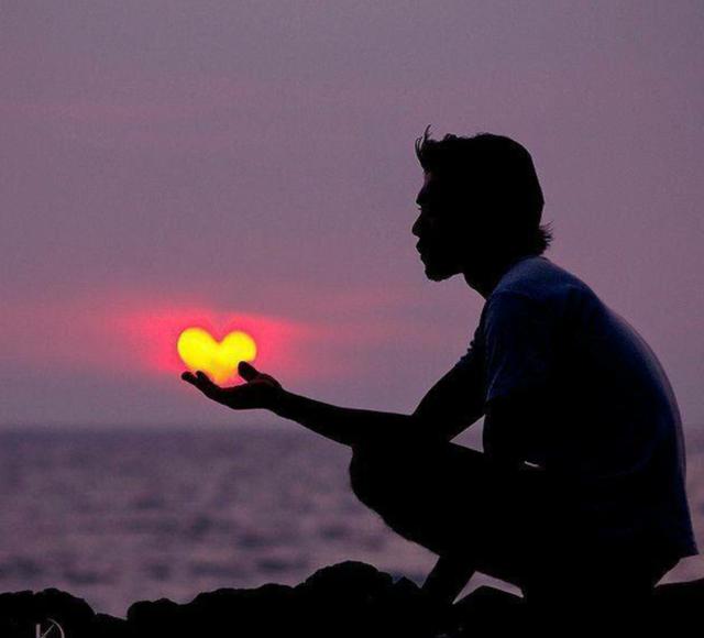 朋友圈的爱情句子很现实又很伤感句句入骨