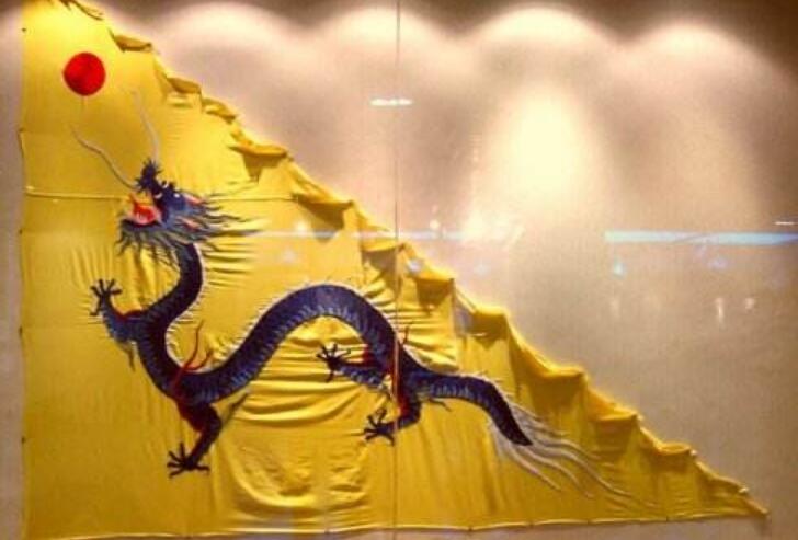 前者可能被当傻子,后者定会被打|旗帜|太阳旗|黄龙_新浪新闻