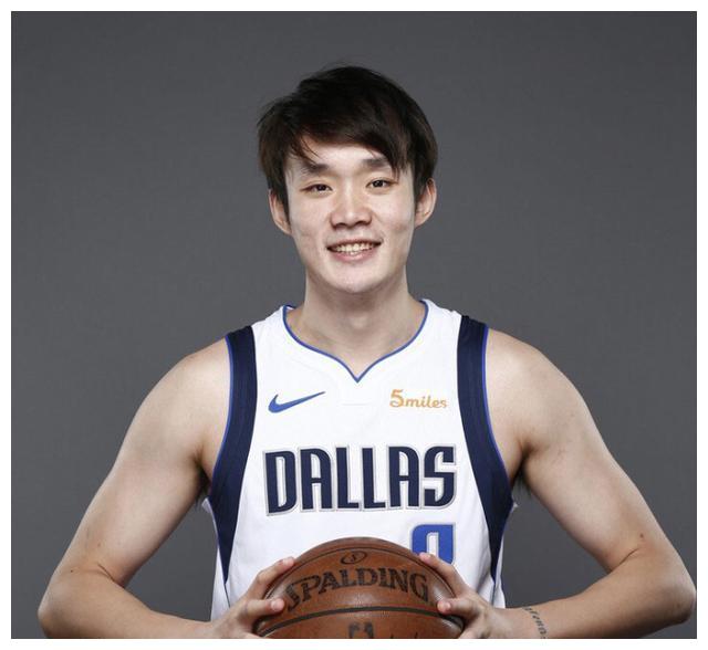 丁彦雨航 1993年 身高201cm 体重98kg 小前锋