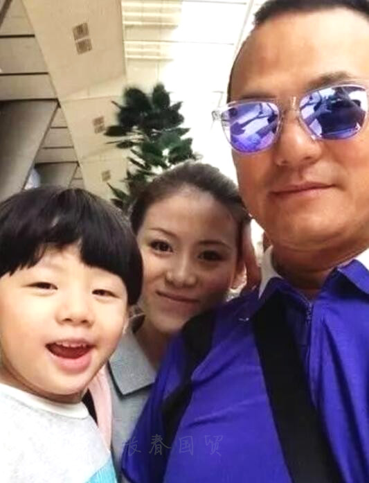 22岁红到发紫,却玩弄女粉丝感情,今娶小27岁娇妻过成这样