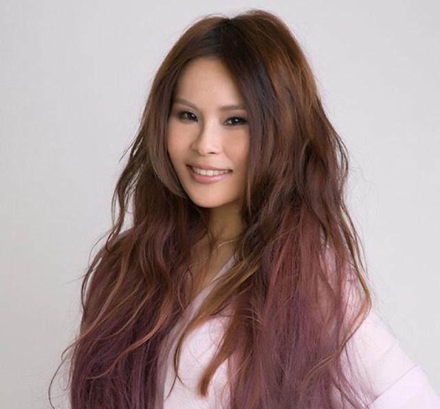 曾红极一时的女歌手周惠,当年就是由于太过于置信即是恩师也是她经纪