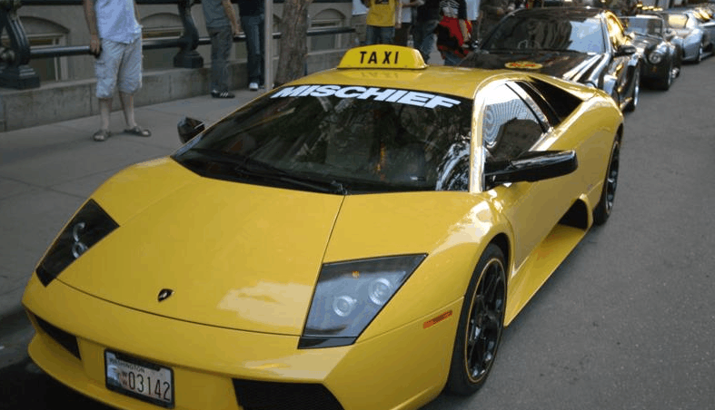 国外现豪华出租车, 网友: 一个月工资都不够坐一小时