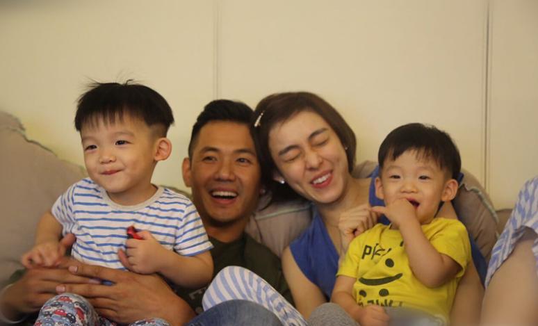 杨威家的双胞胎女儿太萌了盘点那些家有双胞胎宝宝的星爸星妈们
