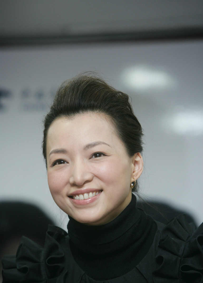 央视著名主持人上海人董卿|董卿|欢乐中国行|央视_新浪新闻