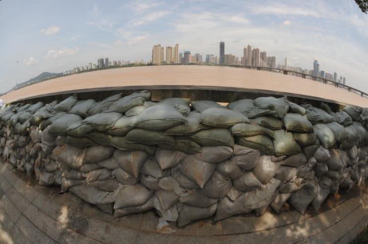 战场上堆起来的沙袋,到底能不能挡子弹?效果比想的还要好