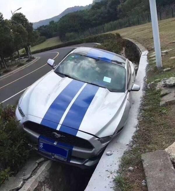 排…排…排水渠过弯?