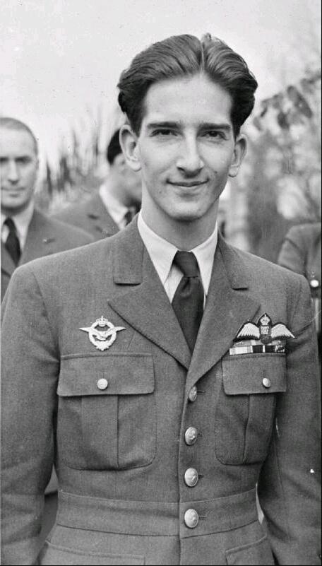 正式加入轴心国的两天后,当时六个月才成年的彼得二世突然发动政变