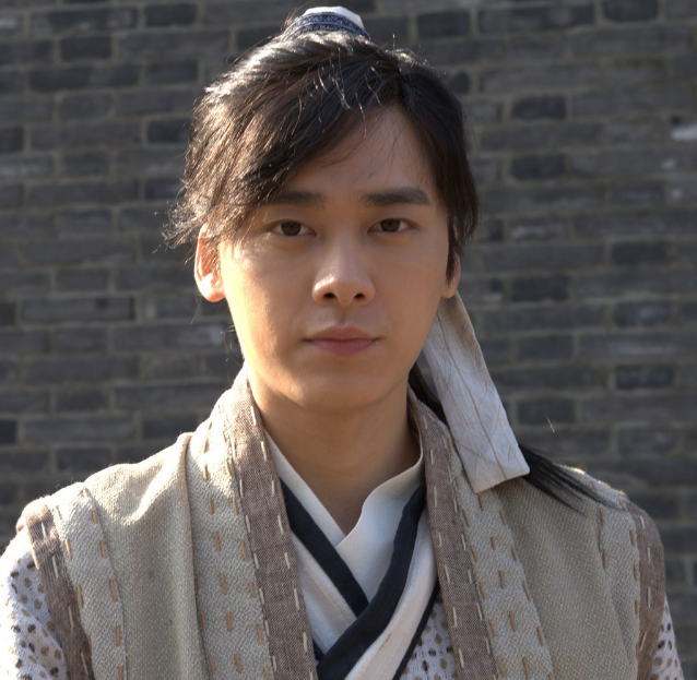 五大男神古装剧照,易烊千玺没胡子,网友,你确定图5是男的