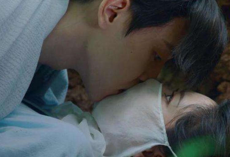 邓伦杨紫五年前的面条之吻比凤凰灵修刺激比面纱之吻心动