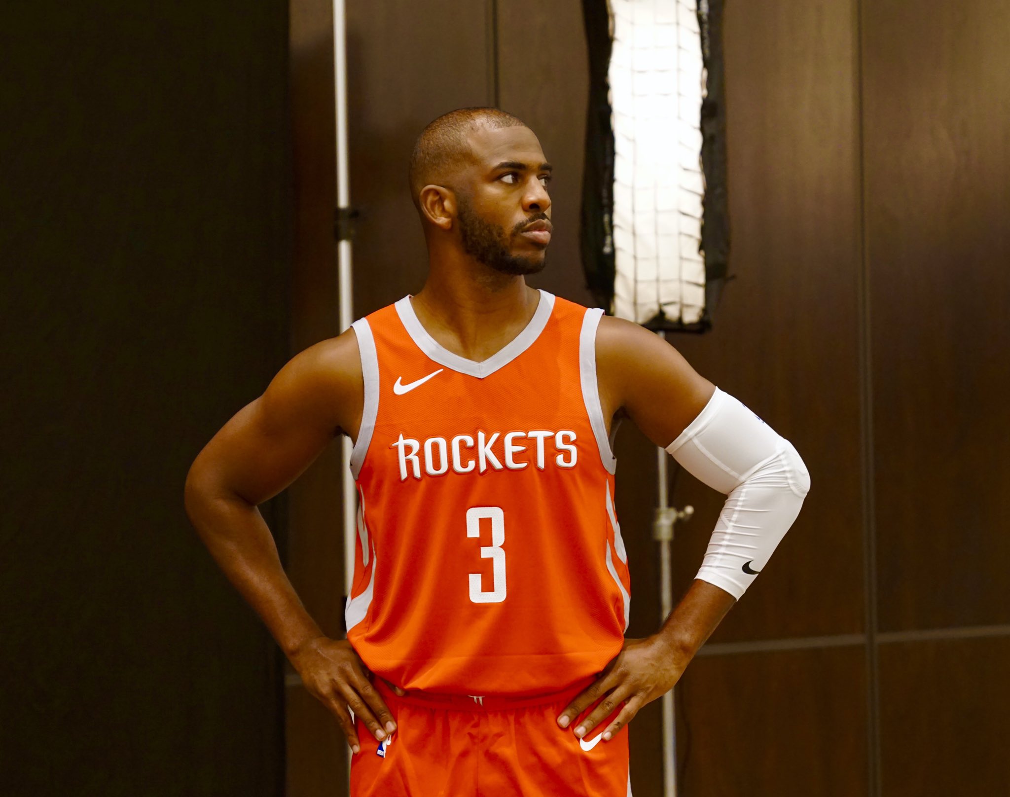 火箭媒体日,保罗拍摄定妆照的花絮组图