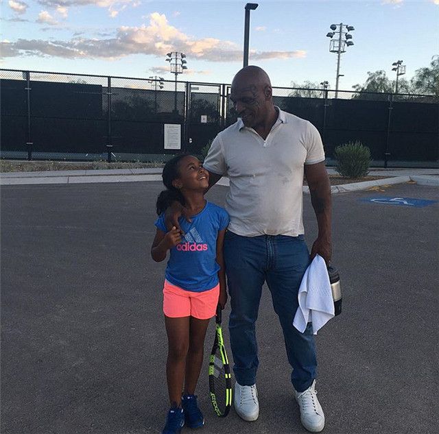 那么,人们不禁要问拳王泰森强大的体育基因都遗传到哪去了呢?