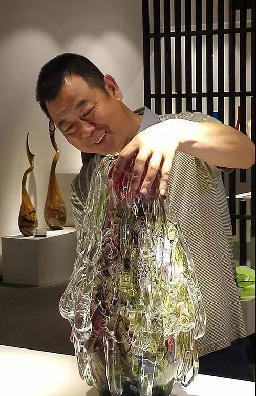 一位中国琉璃大师的精神雕像|琉璃志|琉璃|博山_新浪新闻