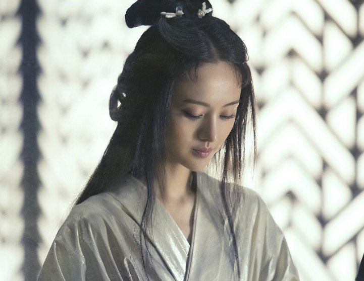 郑爽,甜美古装可爱俏皮,调皮的小动作更是古灵精怪,惹人喜爱