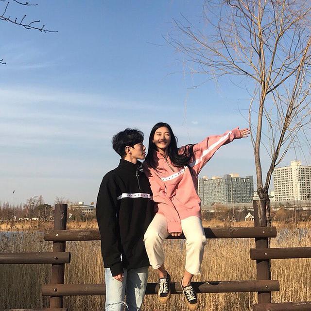 3对韩国人气情侣日常穿搭大公开,色系呼应增加甜蜜度指数