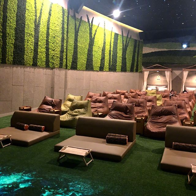 你去过的cgv电影院都是什么样子的?正统的靠背座椅吗