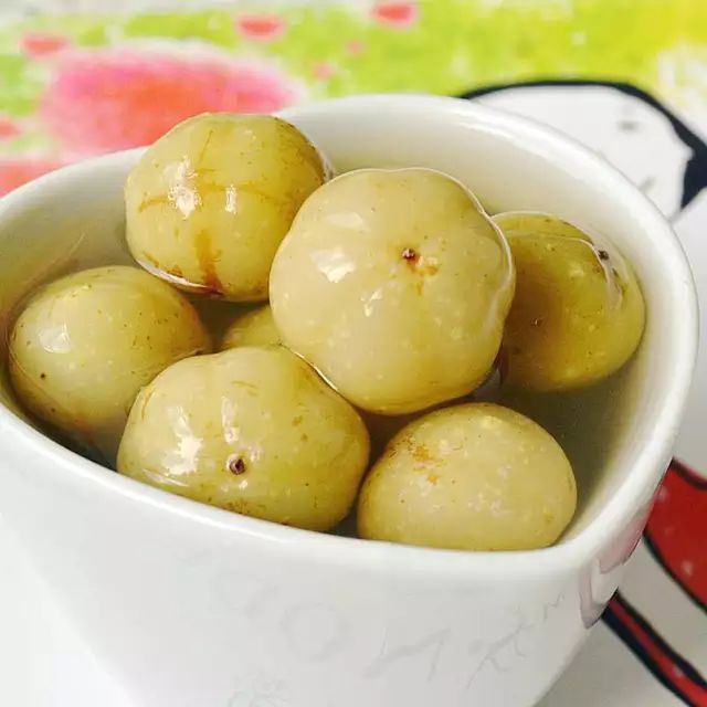 这种野果,果子结的竟比树叶还多,果肉可腌制现在很少见到了