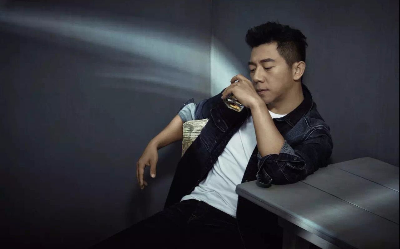 胡海泉拿隐婚当掩护,私下却和陈羽凡逛夜店嗨约美女?