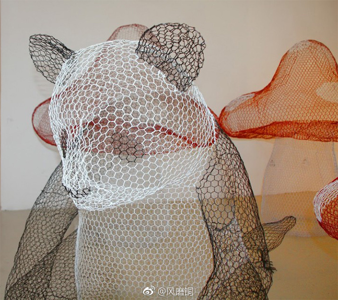 轻盈和失重,艺术家benedetta mori ubaldini用铁丝网雕塑了一些像是不