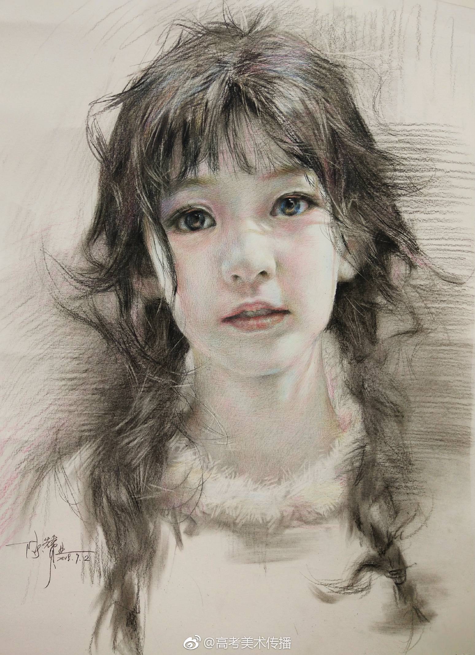 素描人像女青年特点