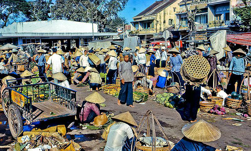 实拍自卫反击战刚结束的越南,民众生活水平很高,脱掉帽子像中国
