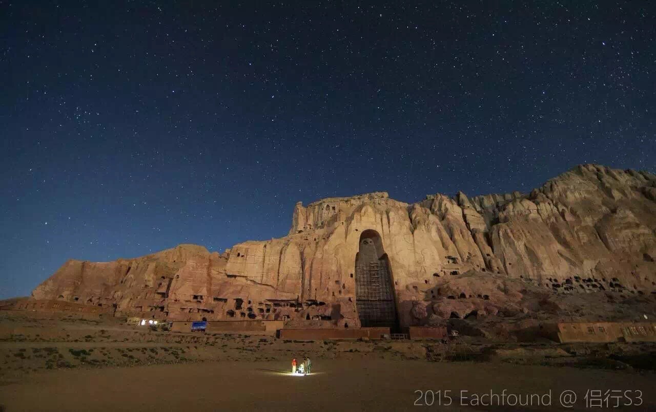 中国夫妇光影还原巴米扬大佛,亮起那一刻在场所有人都哭了|巴米扬大佛