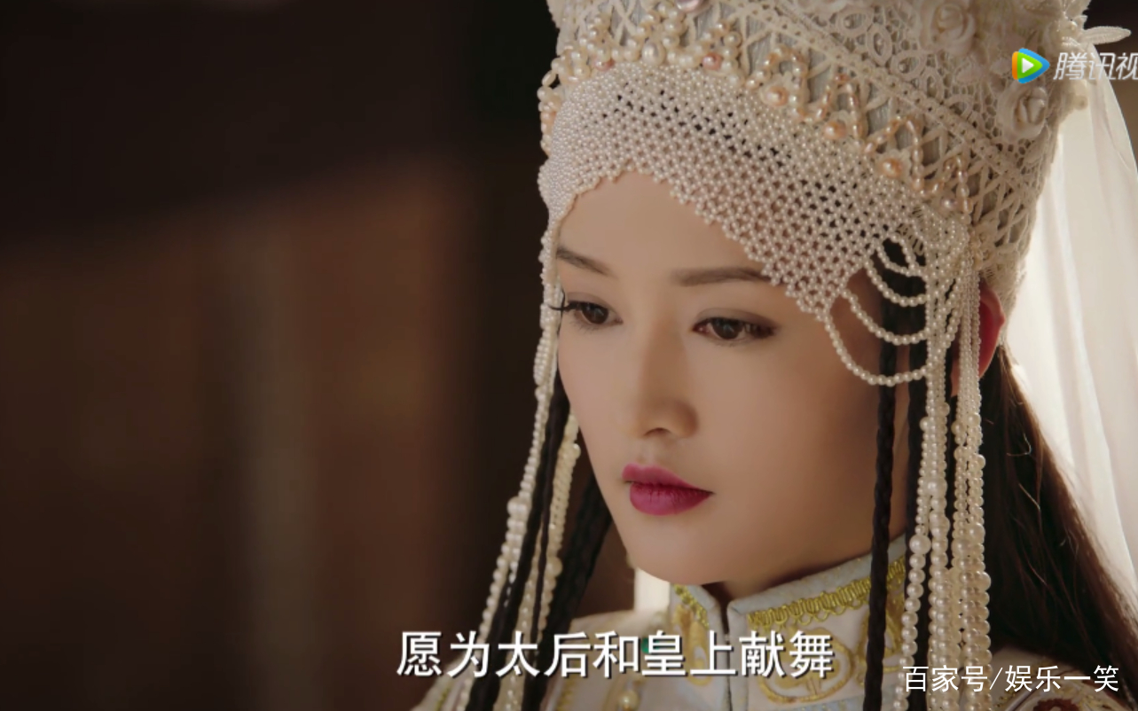 如懿传:众妃群撕寒香见,颖妃怒骂皇上是昏君,唯她献计安抚美人