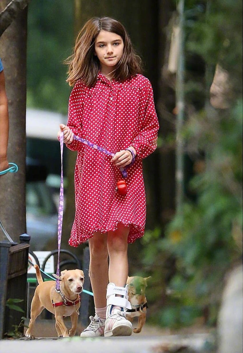 当地时间6月29日小苏瑞suricruise放学回家和外出遛狗的街拍