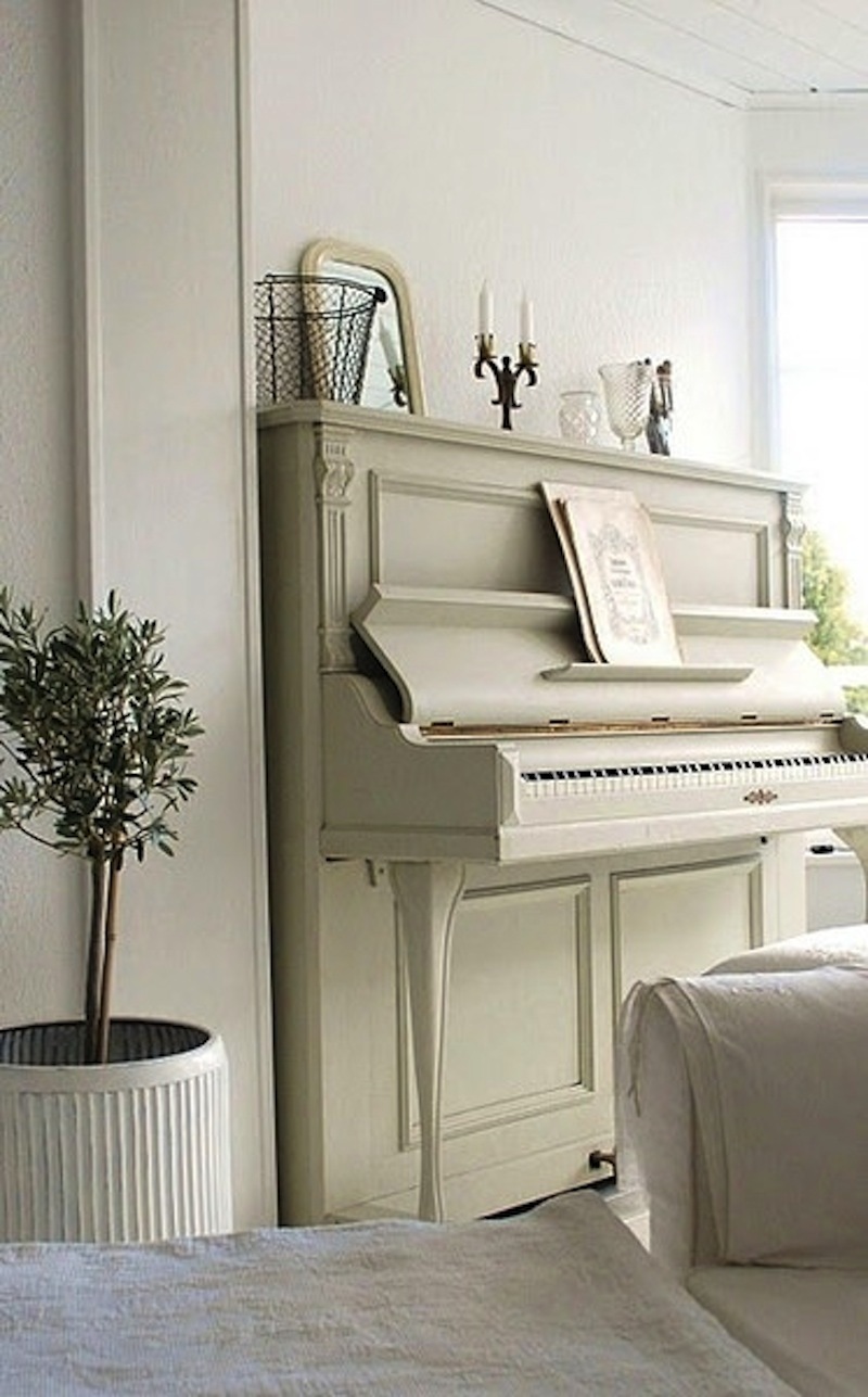 文艺之家 / 直立式钢琴