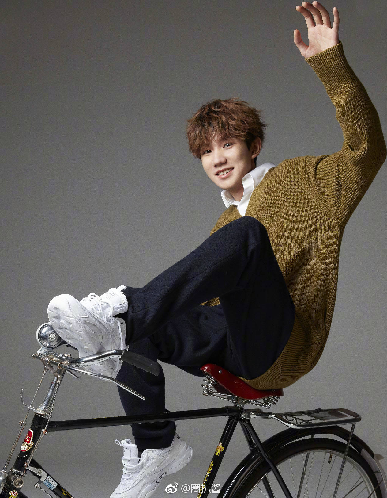 王源《时尚cosmo十月刊内页大片曝光