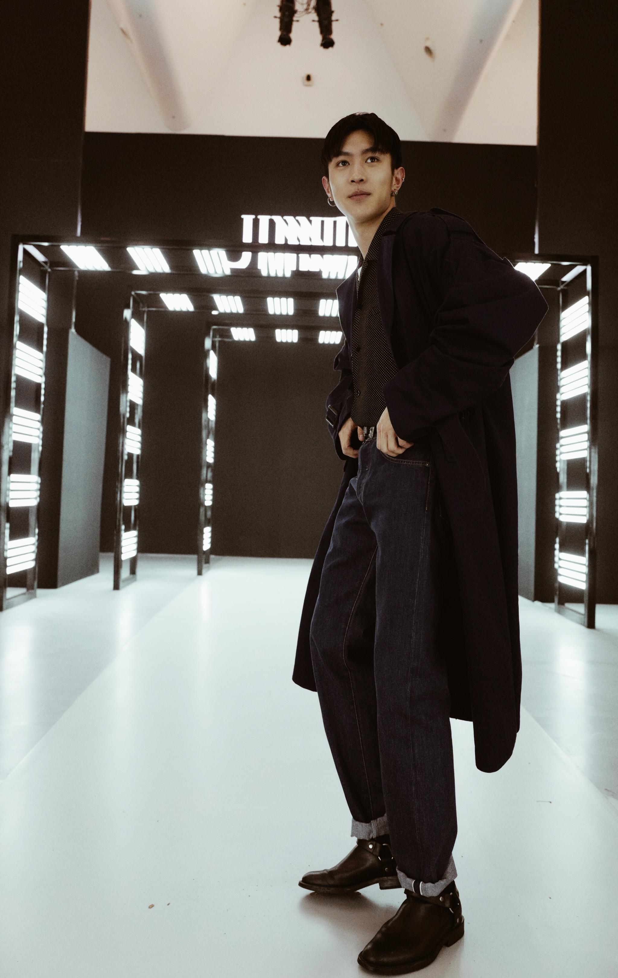 马伯骞出席时装秀引追崇 跨界合作新歌发布在即