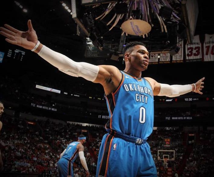 威少连续两季轰下场均三双创造历史,今年为何却难进一阵?