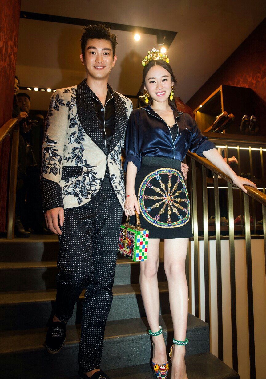 嗯哼才是被爱宠大的孩子,机场上他做了一件事