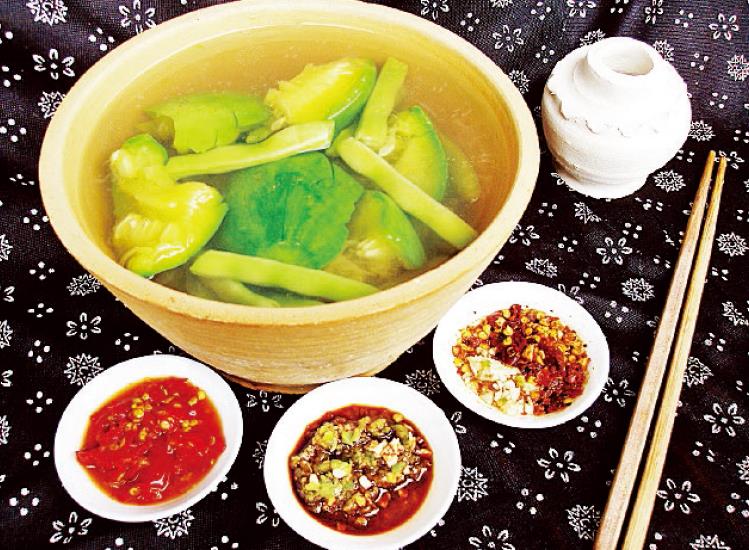 贵州家常菜几乎无菜不辣.仅用辣椒制作的调味料就有几十种.