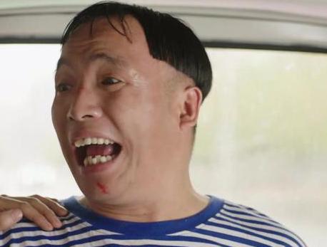 他是赵本山最丑的弟子,参演了很多影视作品,妻子比章子怡还美