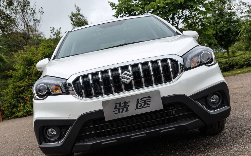 造型非常时尚,外凸的前保险杠很有越野的感觉侧面方正的造型非常硬朗