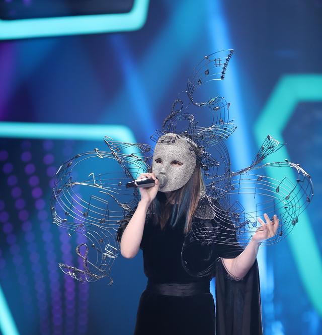 蒙面唱将三:狮子头面具意外滑落,节目组被吐槽不走心?