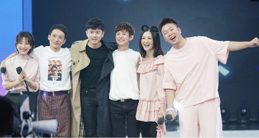 谢娜张杰再次合体上快本何炅的表情抢镜娜姐笑出了双下巴