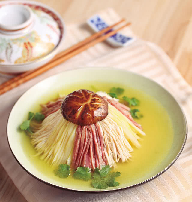 代表正宗上海"本帮菜"的四道特色美食,每种都充满了江南风味!